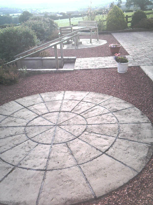 Patio with chippings.