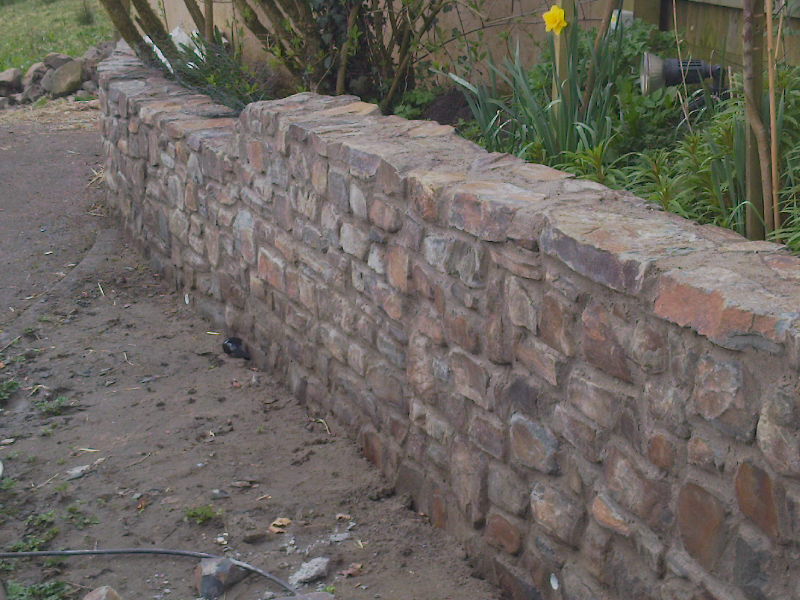 Stone retaining wall